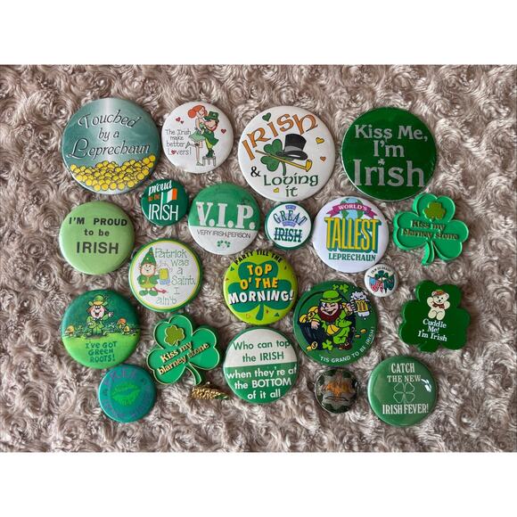 Vintage Lot 22 Pins Brooch Irish Shamrock Leprechaun Luck Clover - Picture 1 of 10